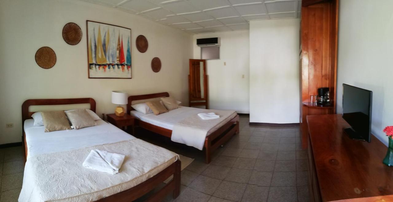 Hotel La Isla Parrita Extérieur photo